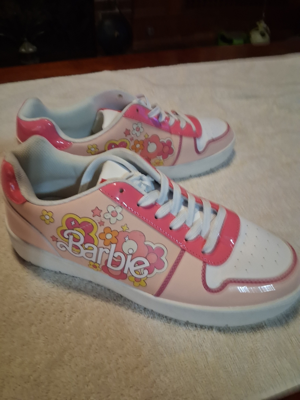 Barbie White and Pink Floral Logo Low-Top Sneakers Womens Sz 11